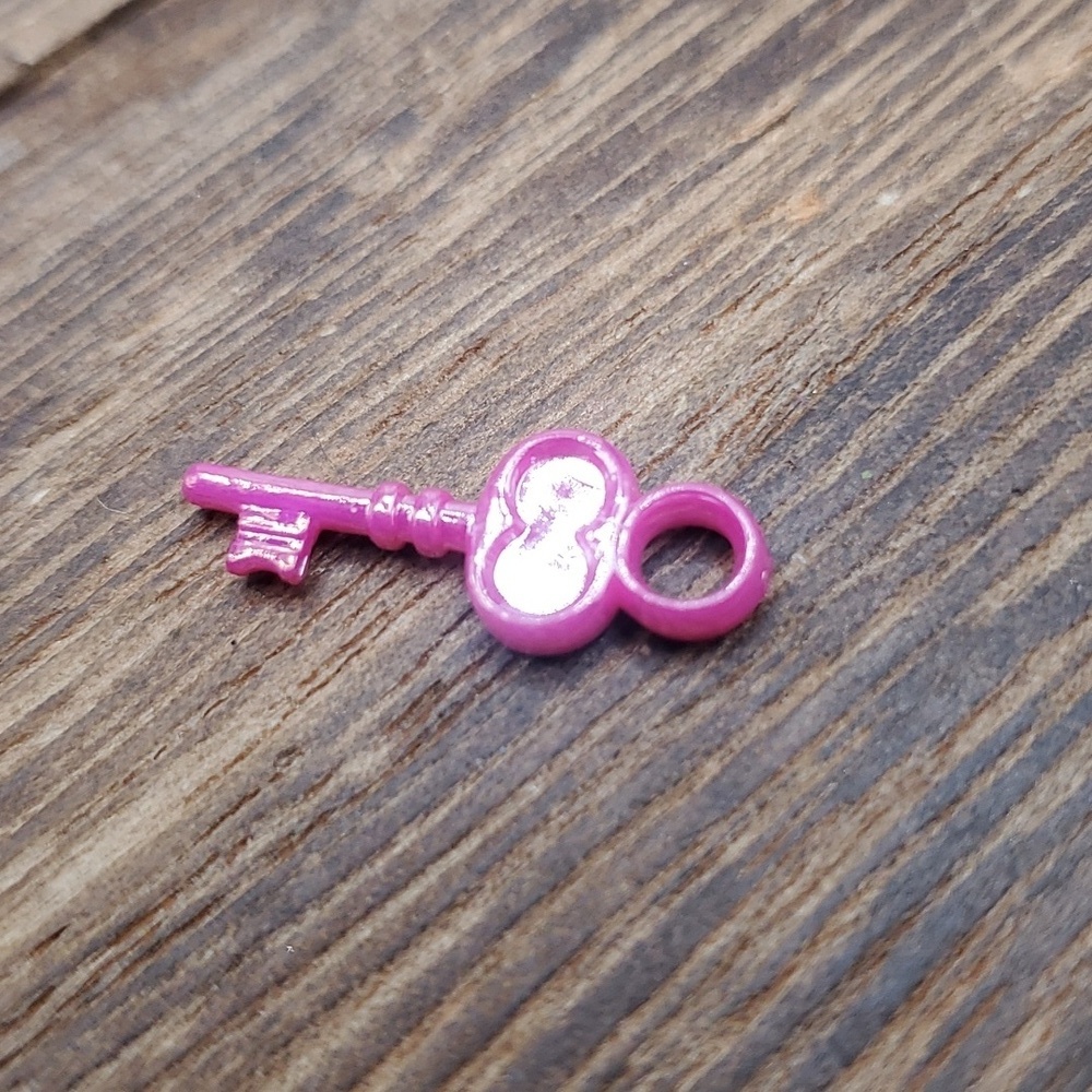 Barbie pink keys to‎ the dream house charm pendant